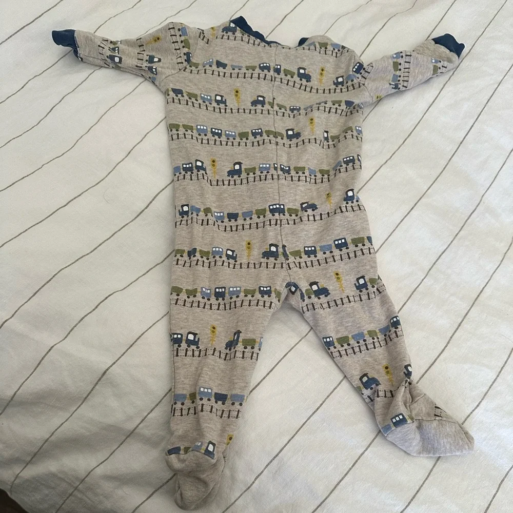 Boys Onsie. 3-6 months. - Picture 2 of 4